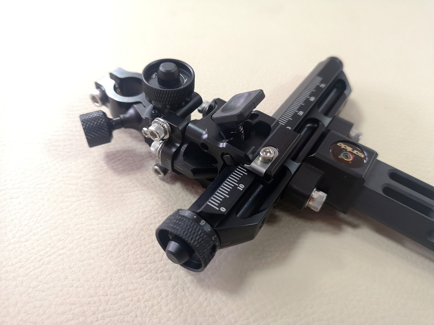 Спортивный прицел для блочного лука Sanlida Carbon X10 9" v2